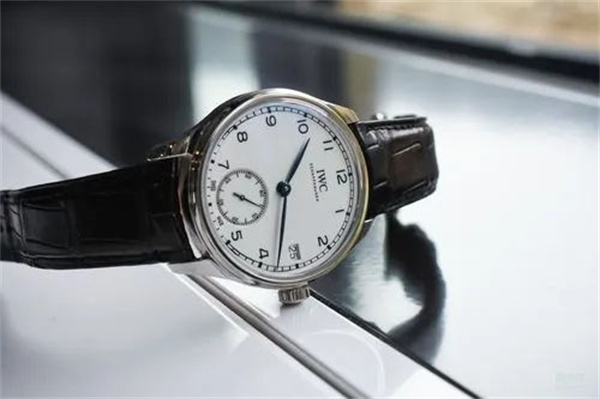 万国手表发条拧反了解决技巧（图）