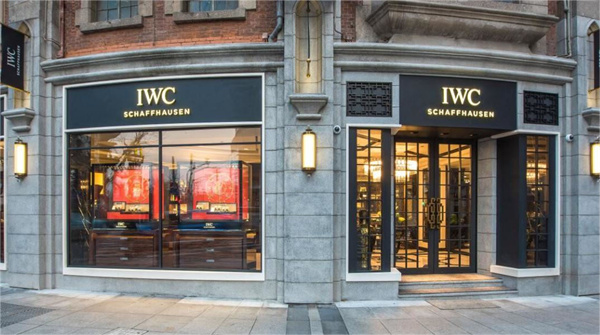 万国手表摔坏了处理方法（图）